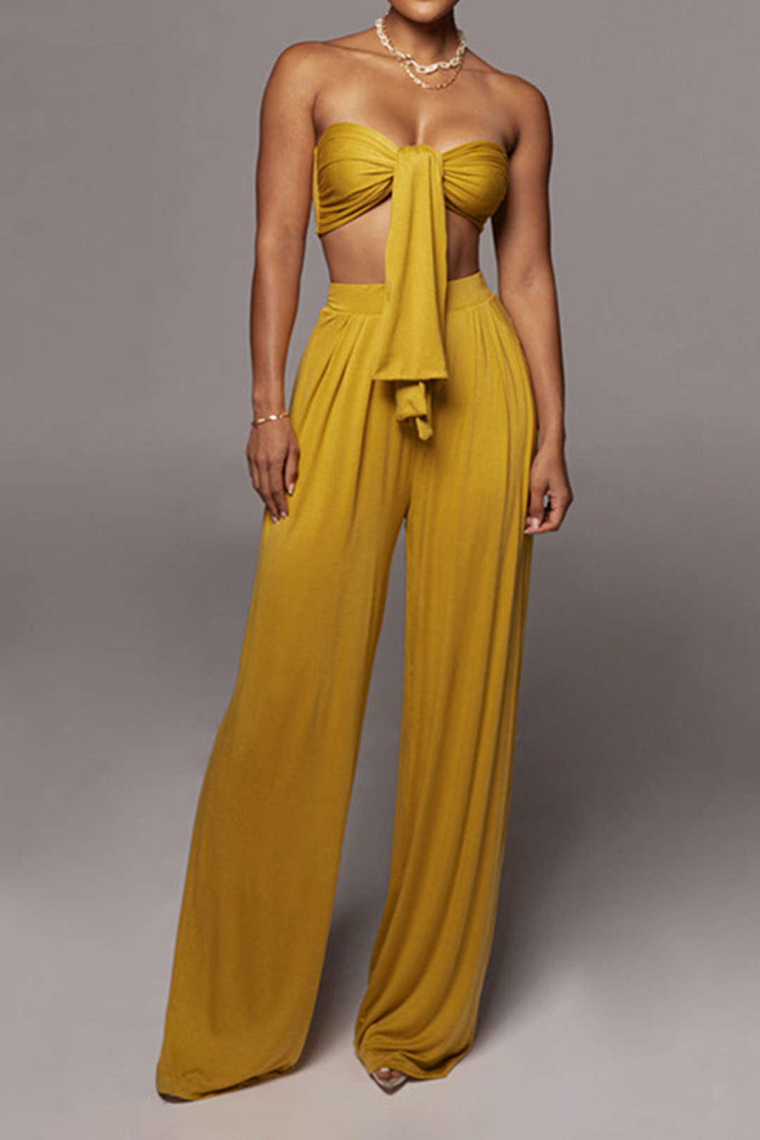 Top Tubo Con Lazo Delantero Y Volantes Y Pantalones Palazzo