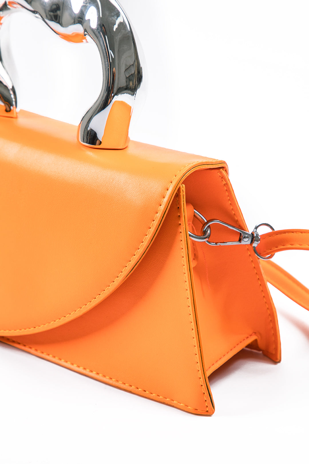 Bolso de Hombro Trapezoidal Texturizado Elegante y Moderno