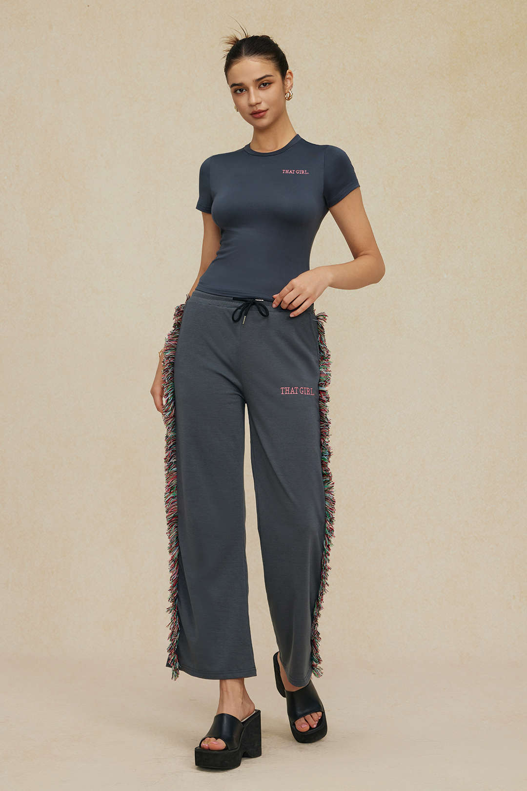 Conjunto Dos Piezas Camiseta Impresa Pantalones con Borlas