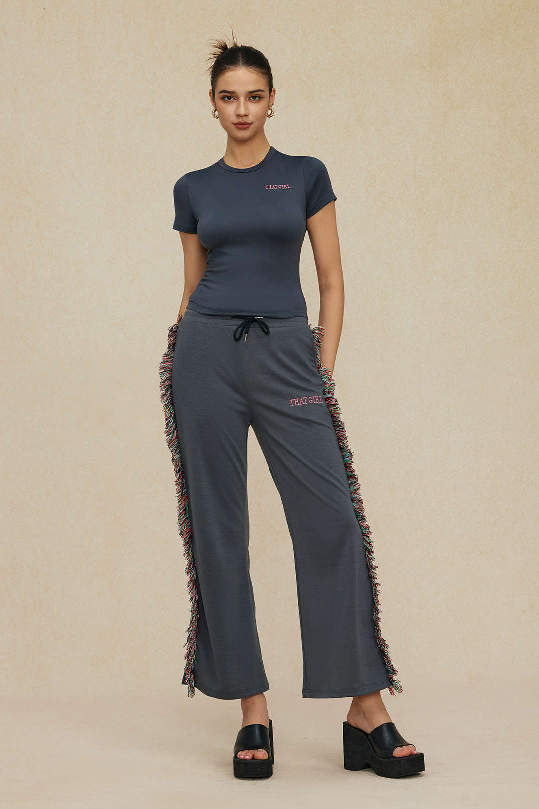 Conjunto Dos Piezas Camiseta Impresa Pantalones con Borlas