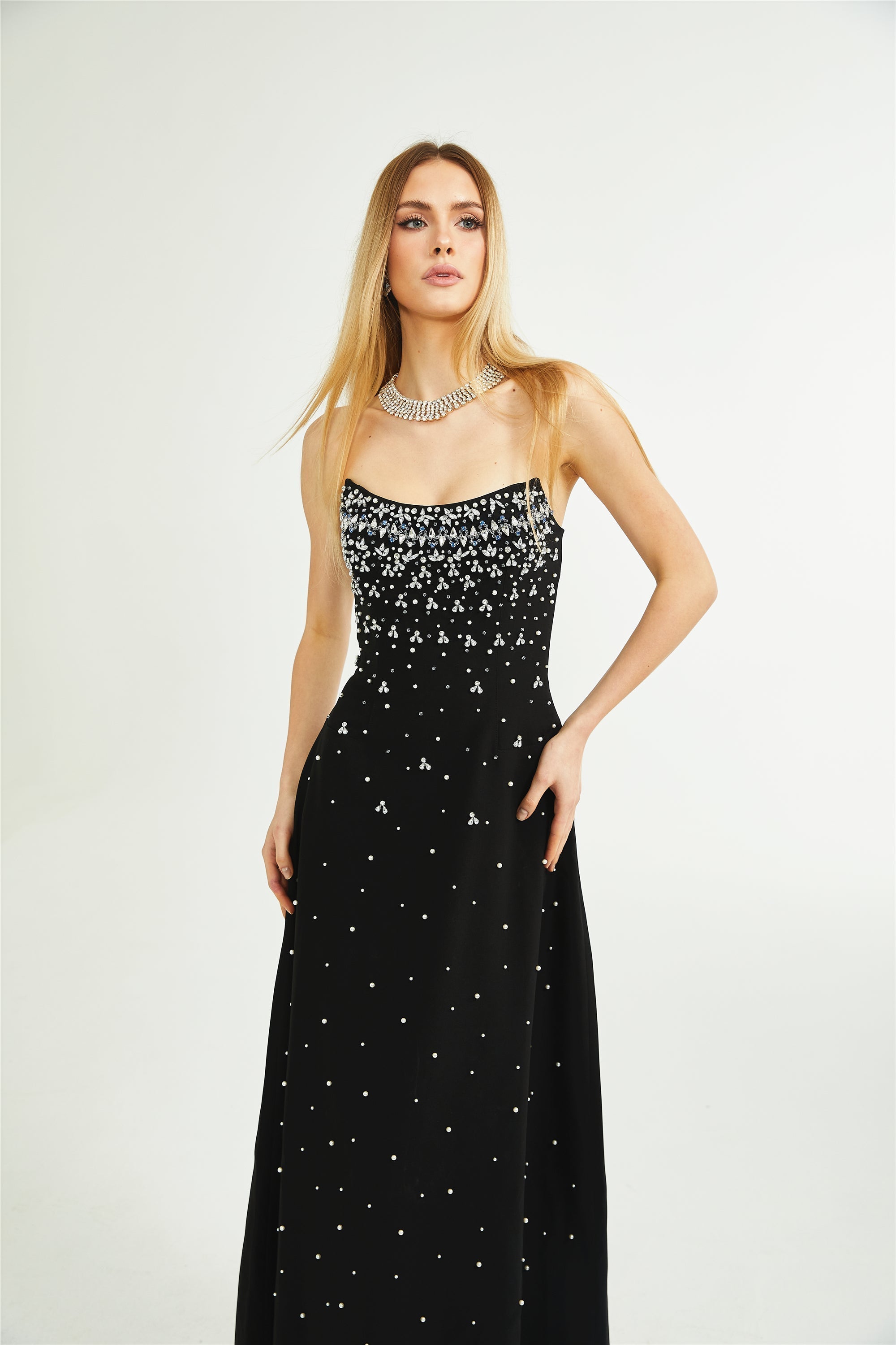 Vestido Maxi Adornado Para Noche De Gala Elegante Y Glamour