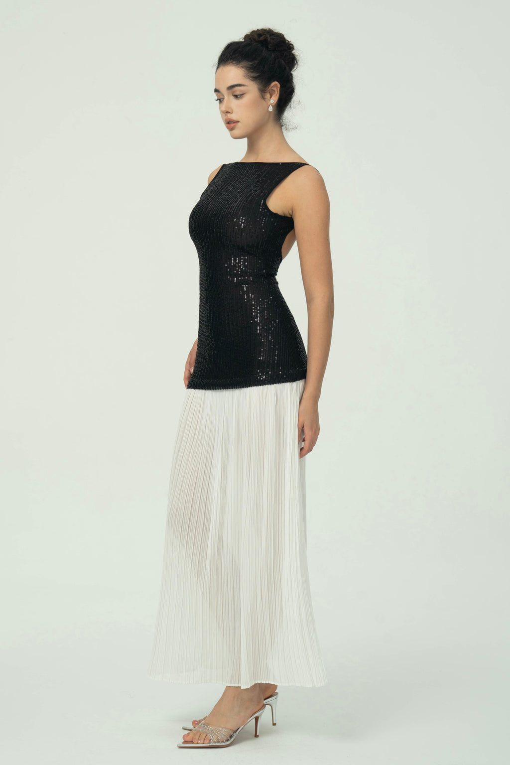 Falda Maxi Plisada Blanca con Lentejuelas Negras Elegantes