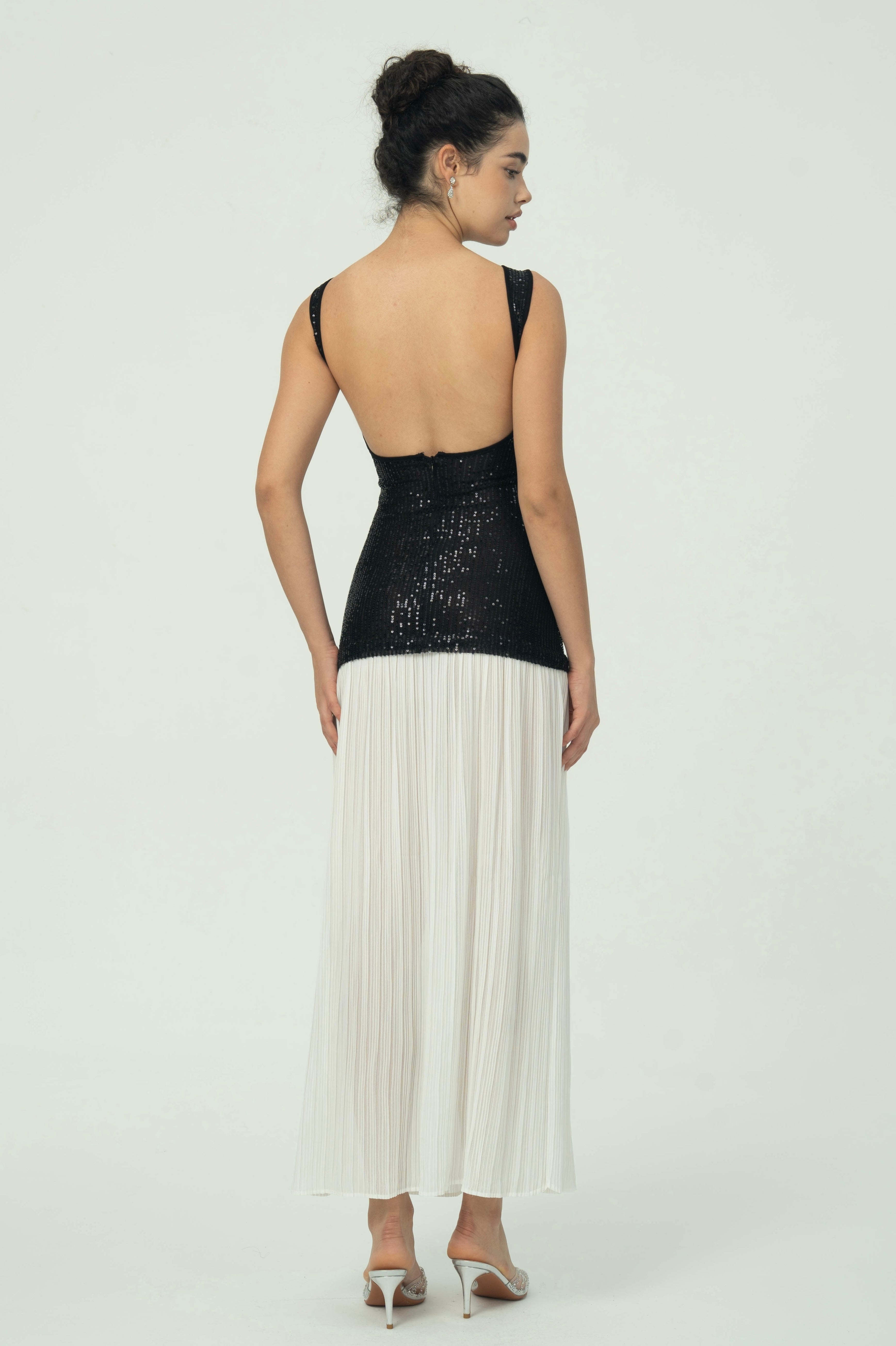 Falda Maxi Plisada Blanca con Lentejuelas Negras Elegantes
