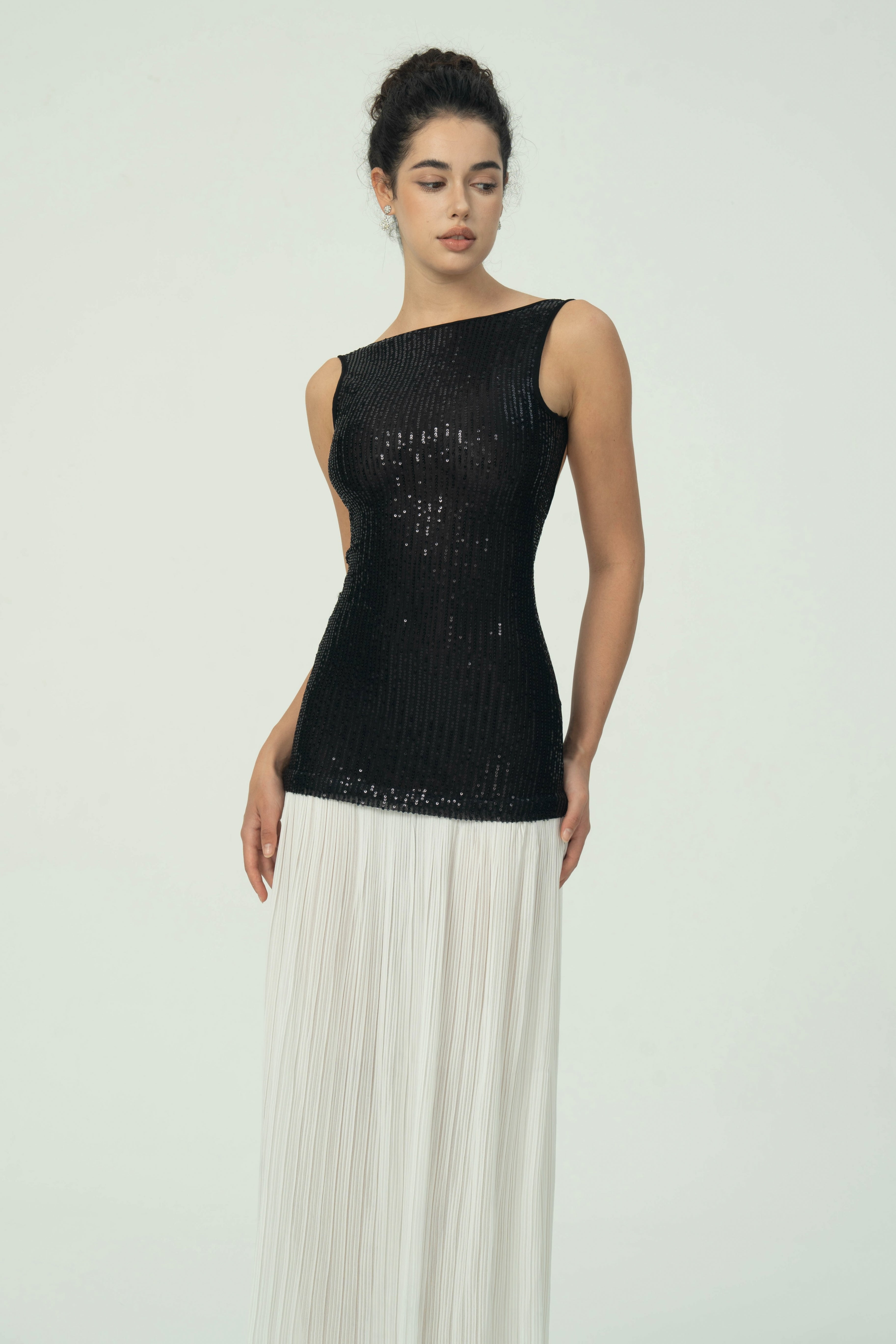 Falda Maxi Plisada Blanca con Lentejuelas Negras Elegantes