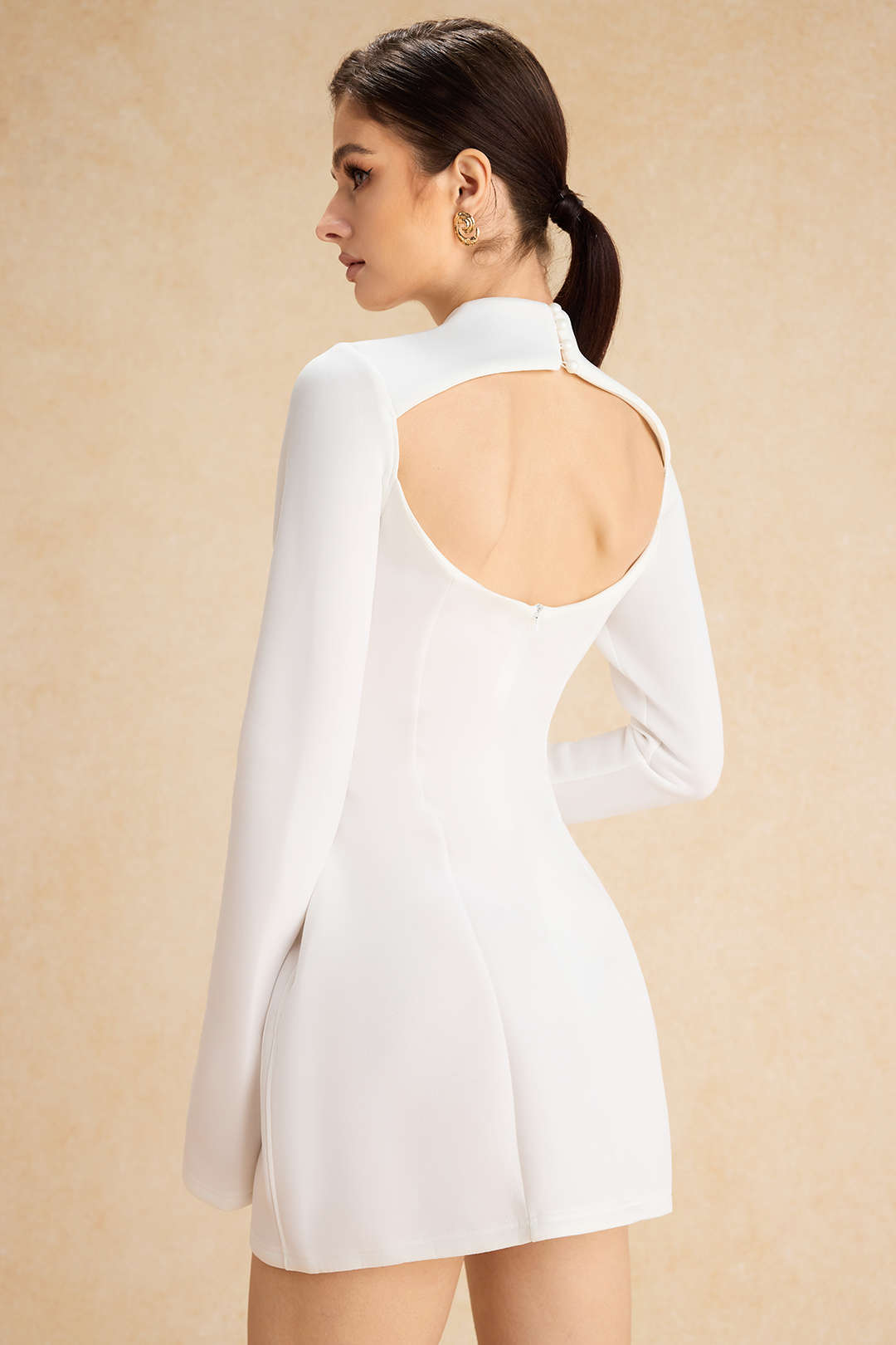 Vestido Mini Con Espalda Descubierta Silueta Baja Elegante