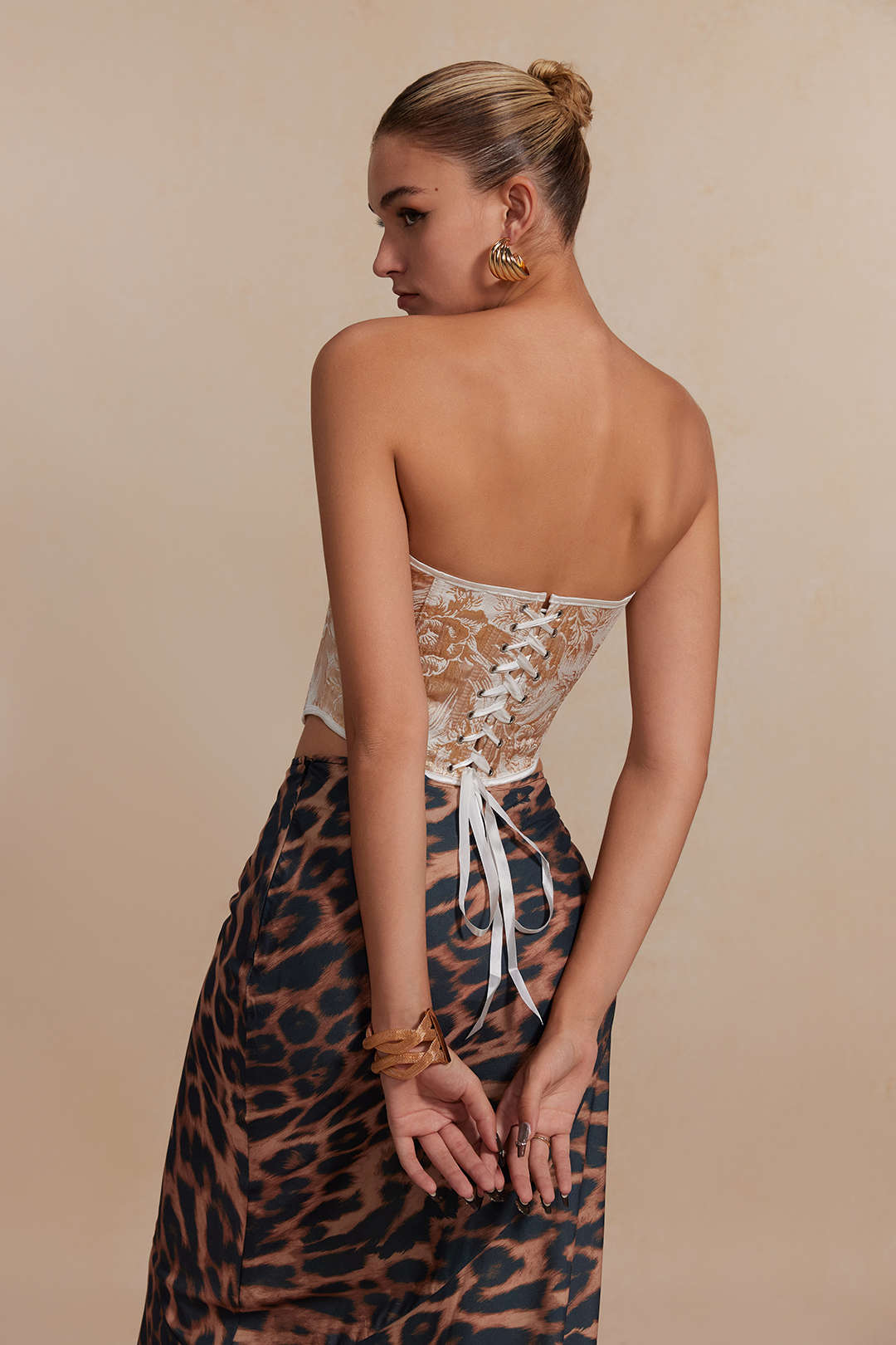 Falda Leopardo Estampado Majestuosa con Silueta Elegante