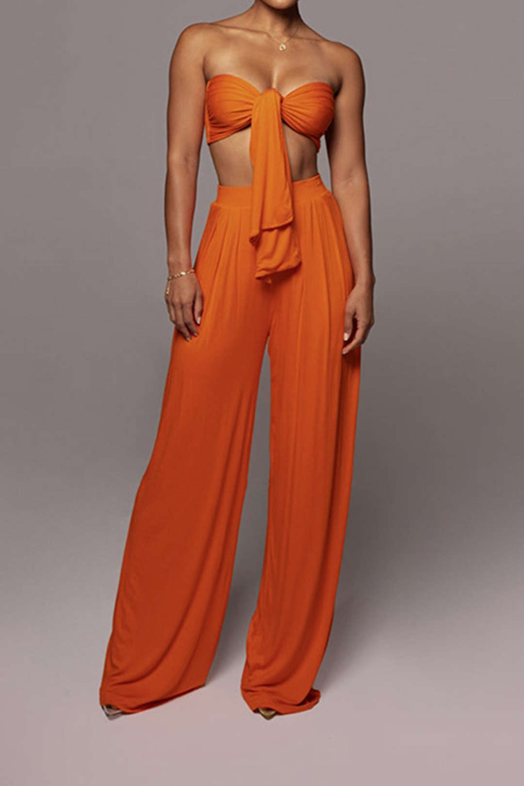 Top Tubo Con Lazo Delantero Y Volantes Y Pantalones Palazzo