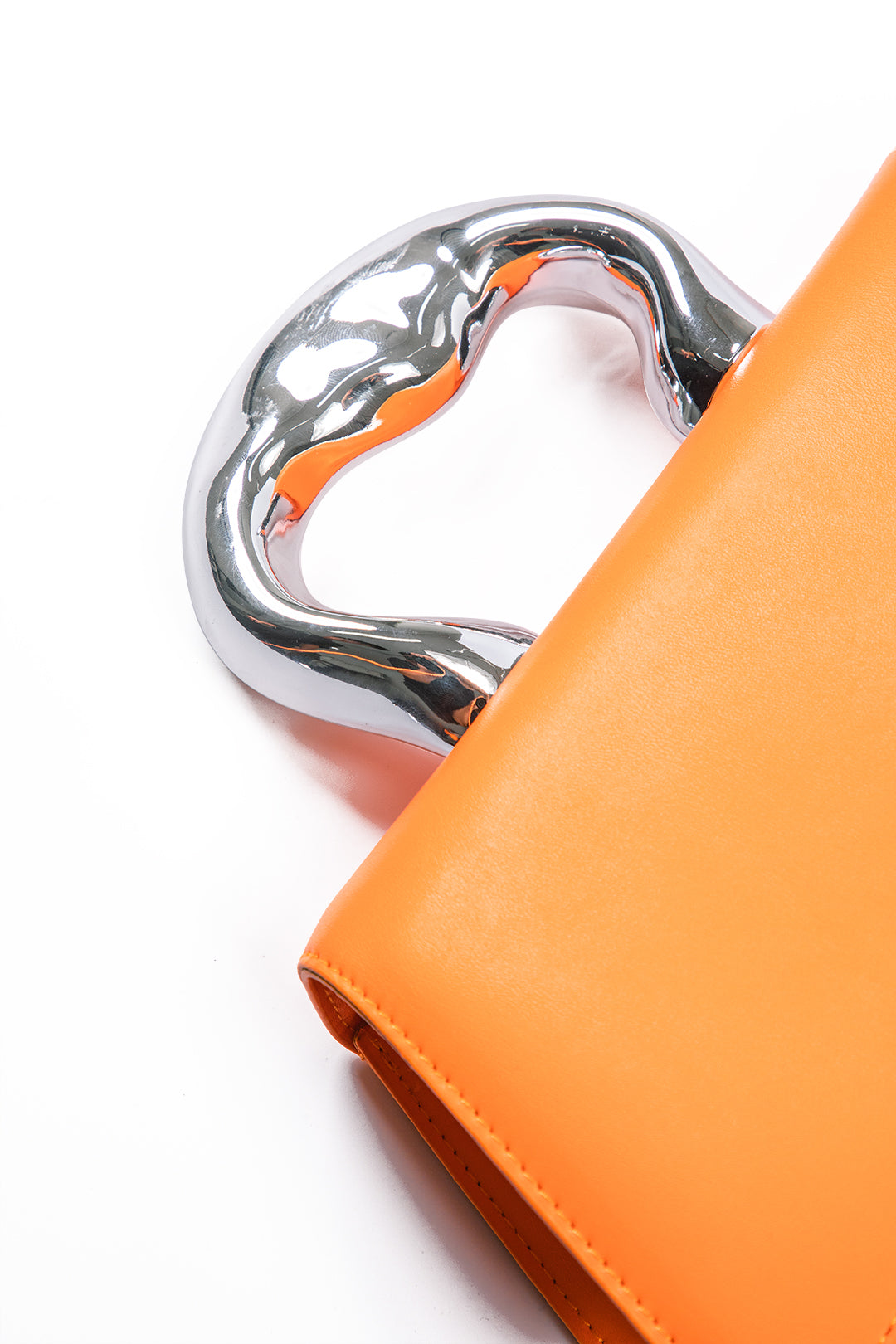 Bolso de Hombro Trapezoidal Texturizado Elegante y Moderno