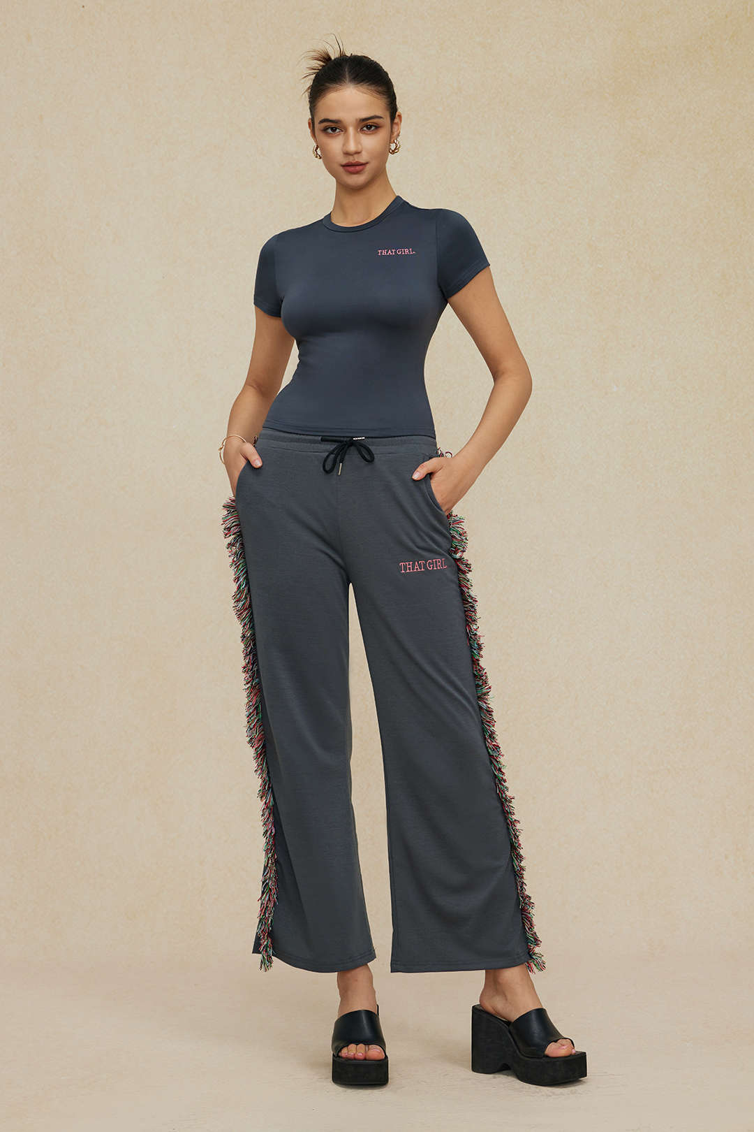 Conjunto Dos Piezas Camiseta Impresa Pantalones con Borlas