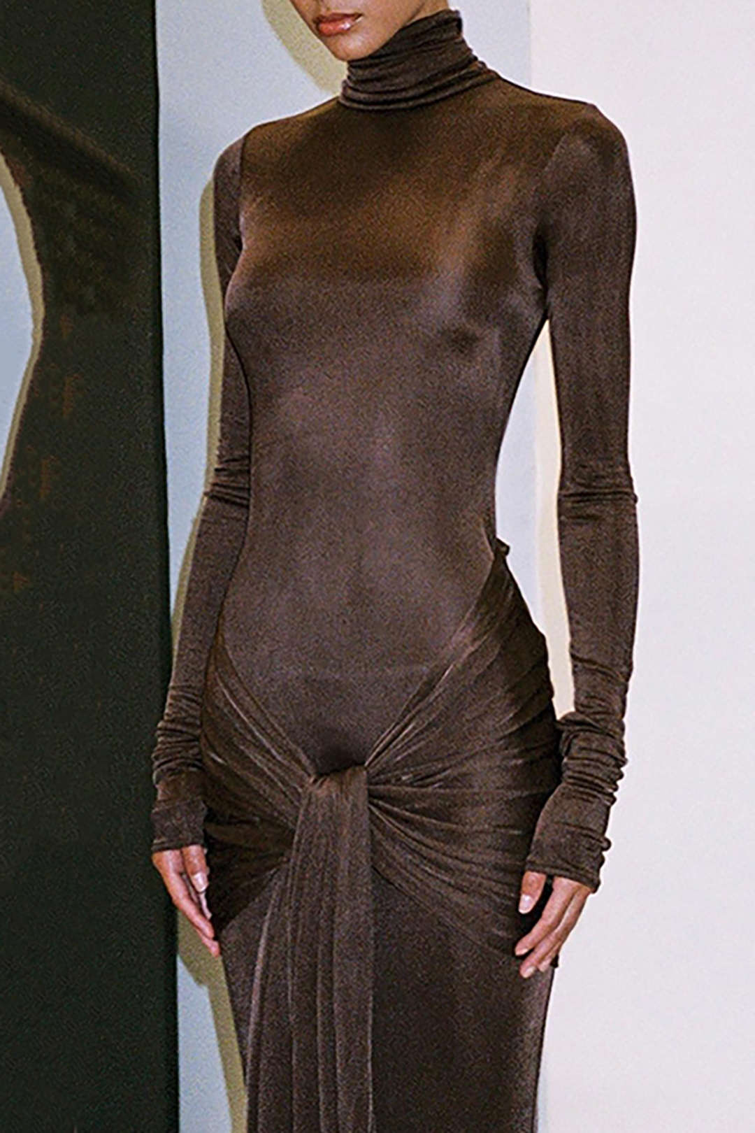 Vestido Maxi Drapeado Con Cuello Alto Manga Larga Elegante