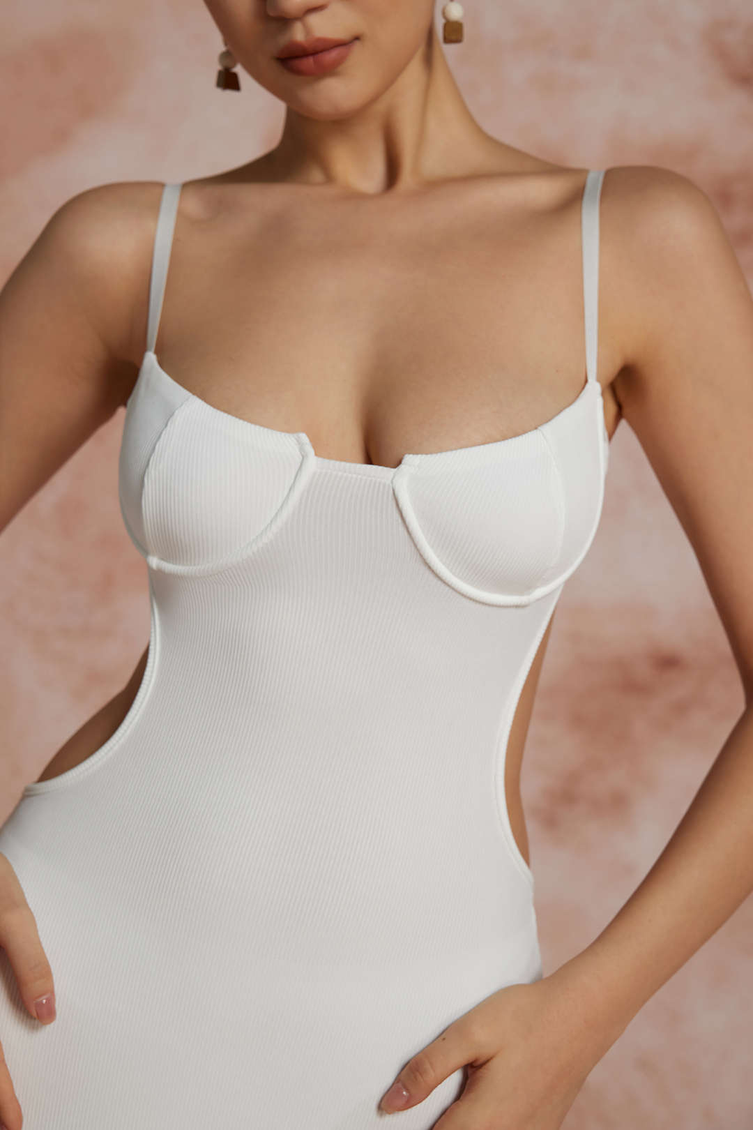 Vestido De Noche Sin Espalda Con Bustier Cuello Barco