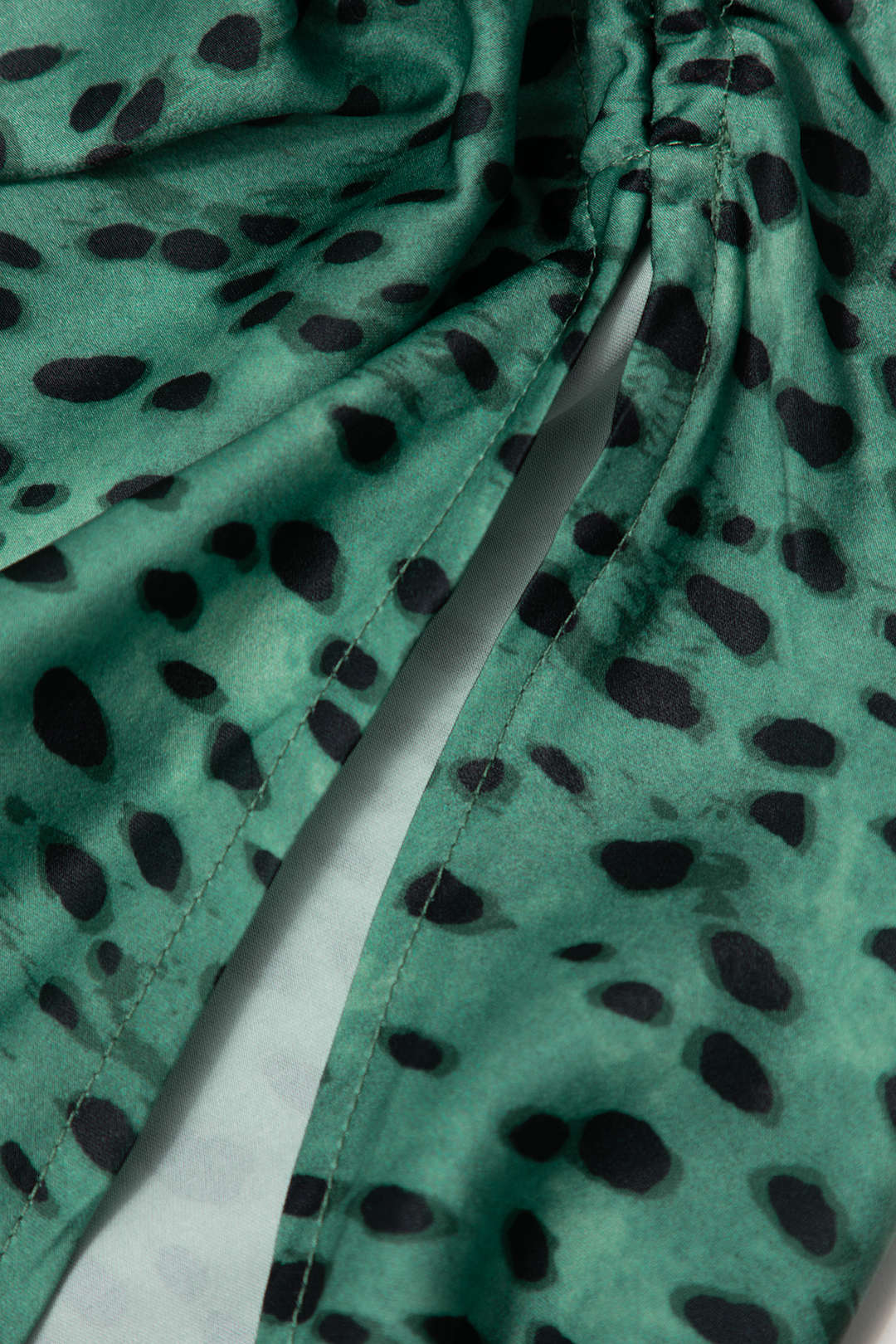 Falda Midi Leopardo Con Cinturón Lazo Y Abertura Frontal