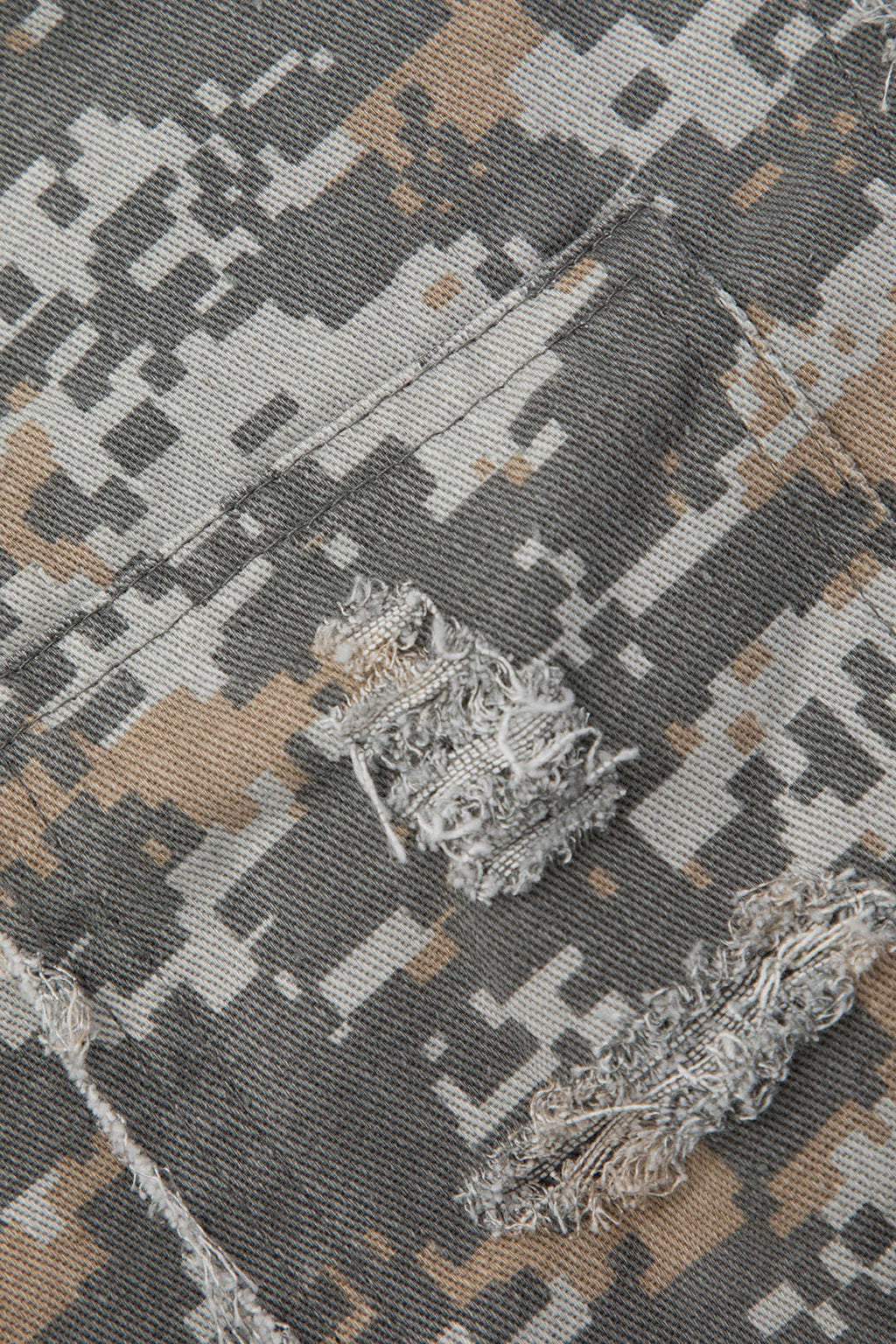 Falda Mini Camuflaje Deshilachada Con Flecos Y Encaje