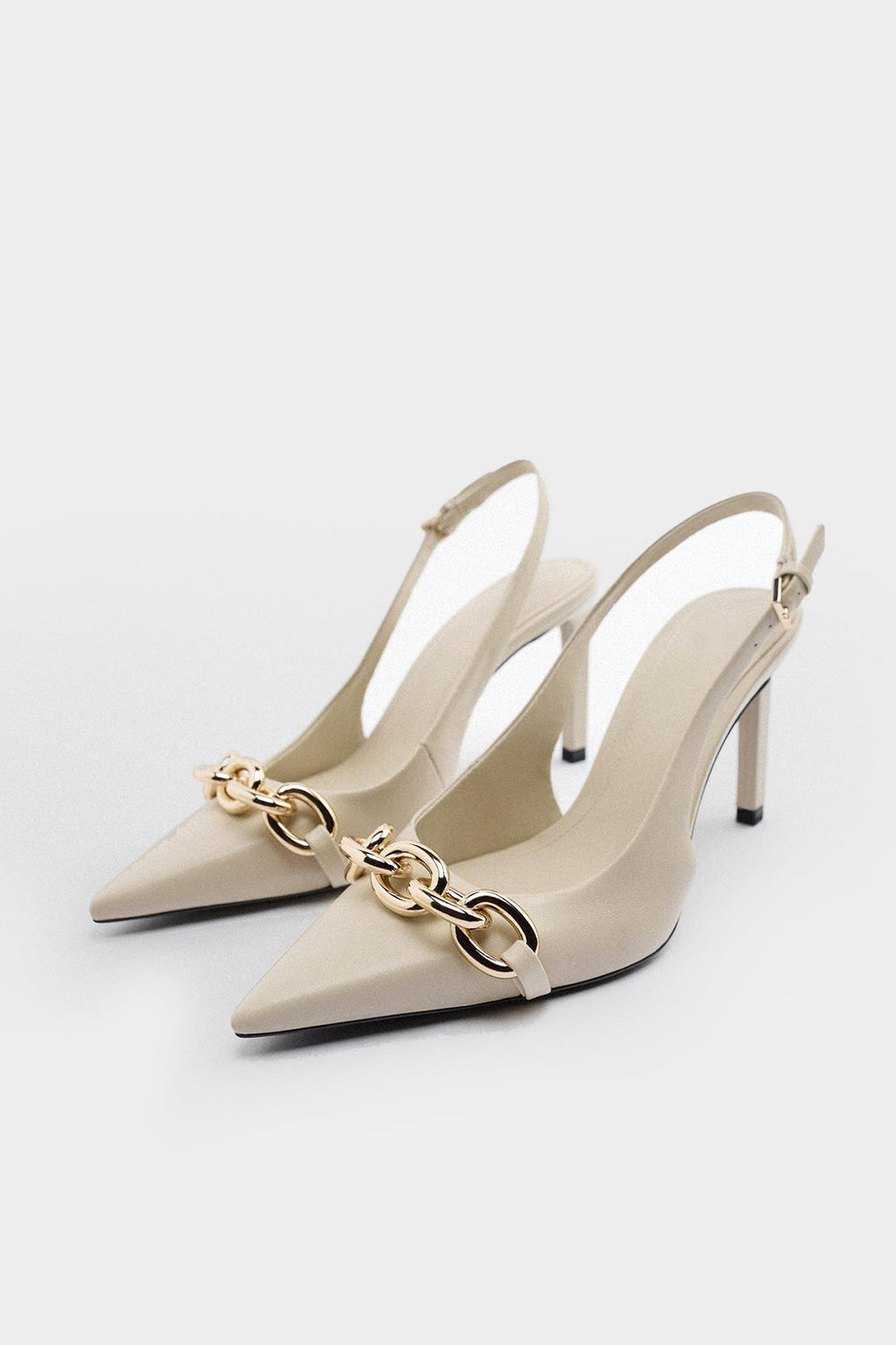 Tacones Metálicos Con Detalle De Cadena Puntera Afilada