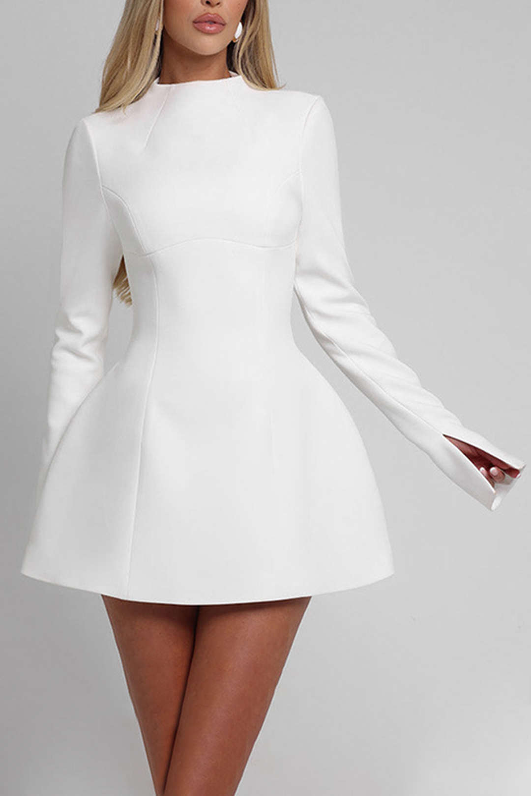 Vestido Mini Con Espalda Descubierta Silueta Baja Elegante