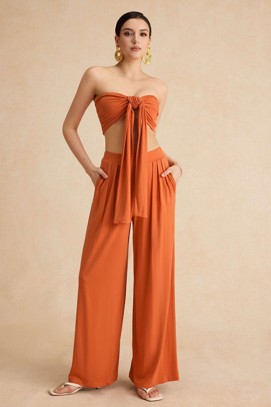 Top Tubo Con Lazo Delantero Y Volantes Y Pantalones Palazzo