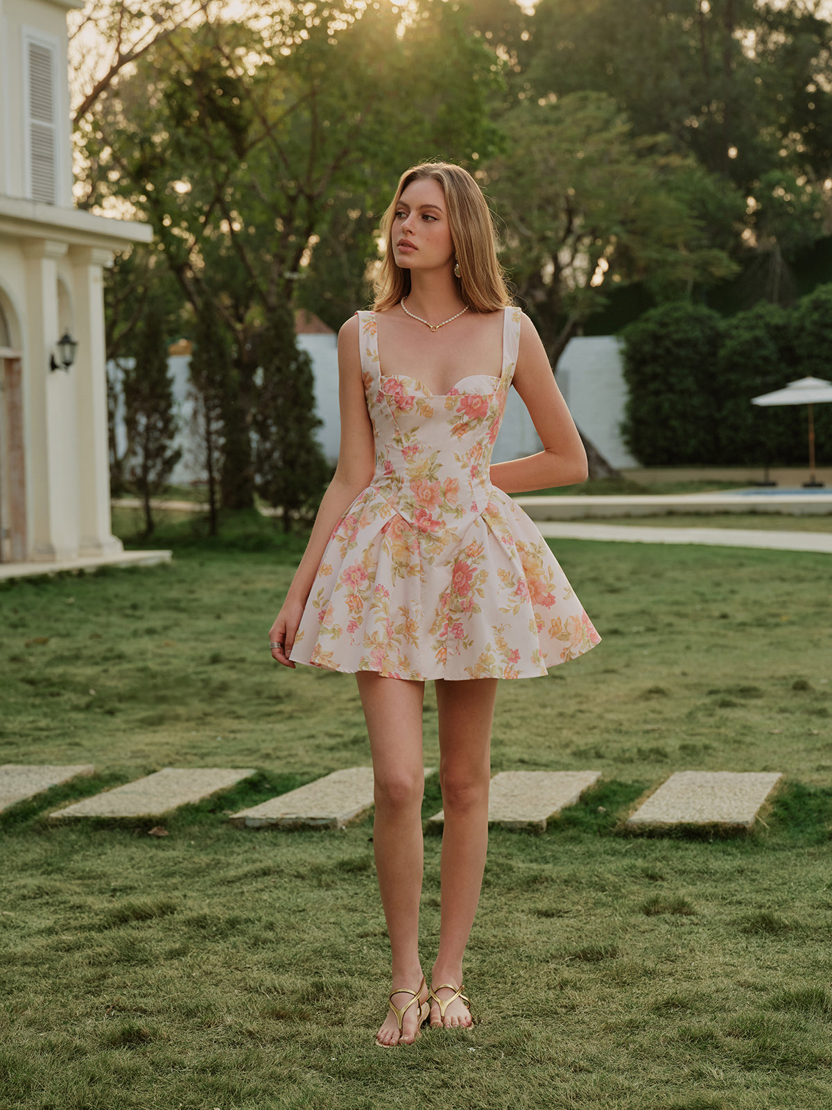 Vestido Floral Sin Manga Con Cuello En Forma De Corazón