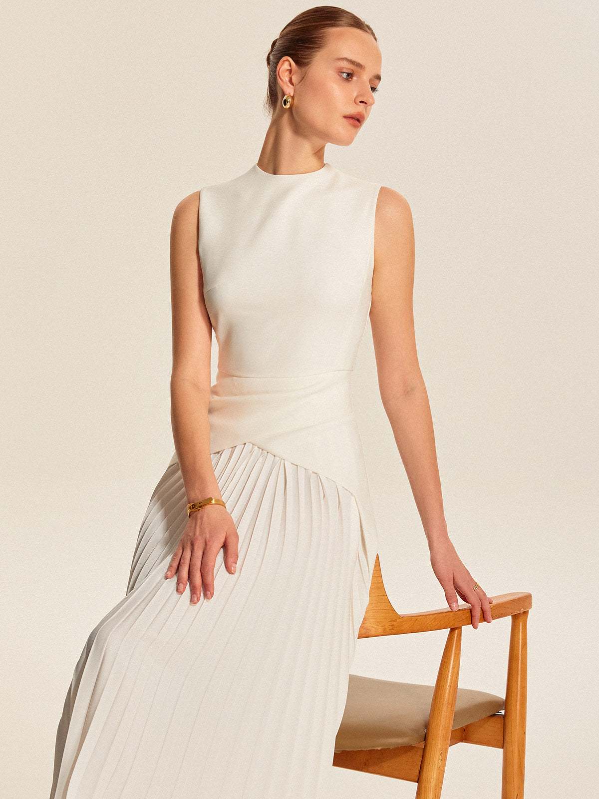 Vestido Plisado Sin Mangas Silueta Elegante Cuello Redondo
