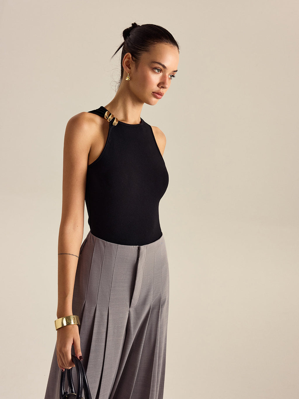 Blusa Sin Mangas Con Detalle Metálico Y Jersey Suave