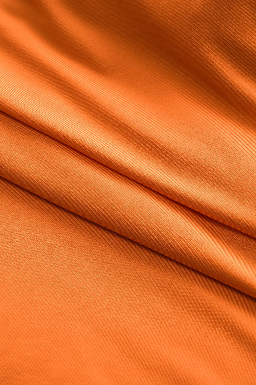 Conjunto Satén Sin Espalda Sunset Crush Detalles de Escote