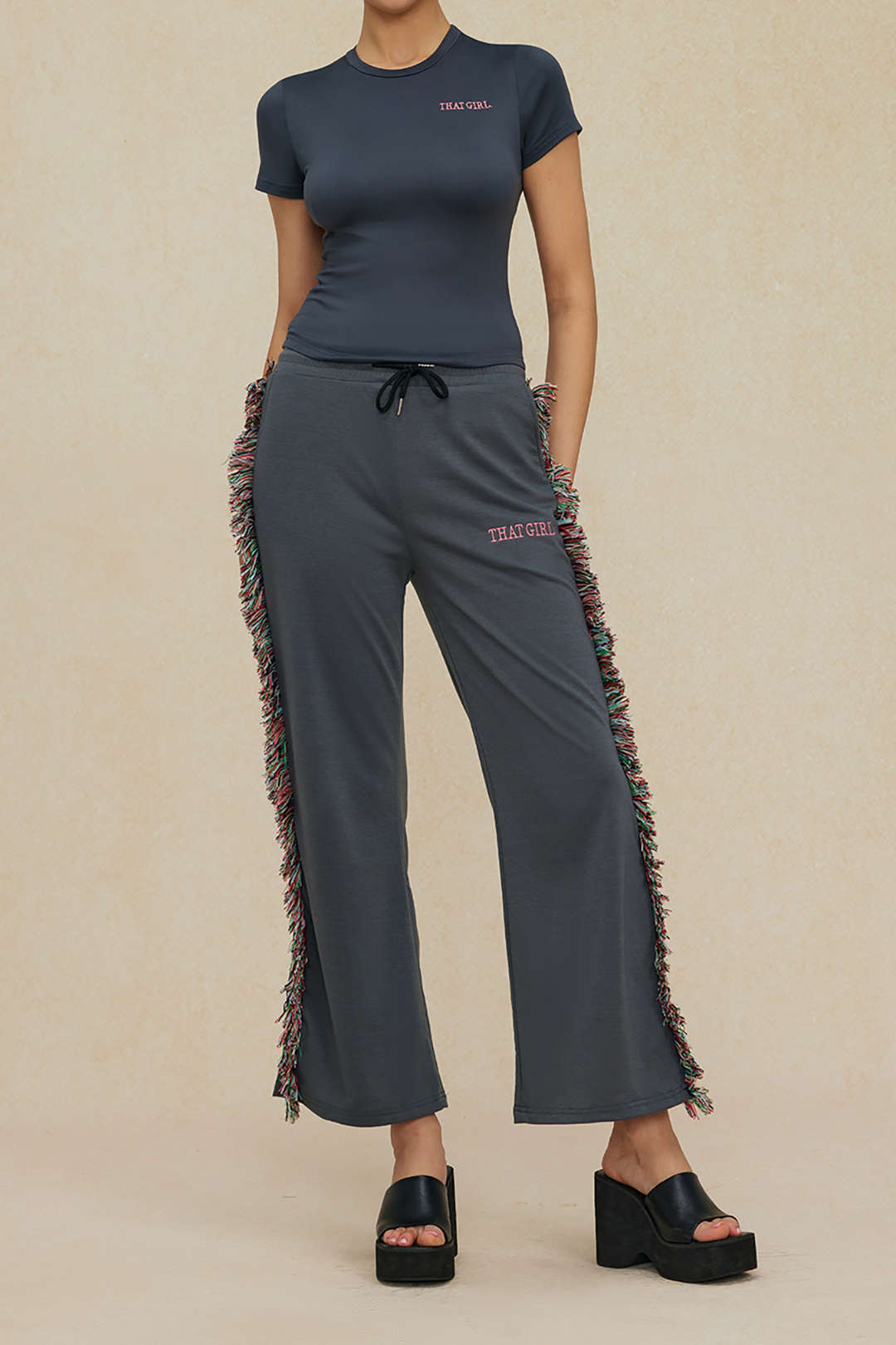 Conjunto Dos Piezas Camiseta Impresa Pantalones con Borlas