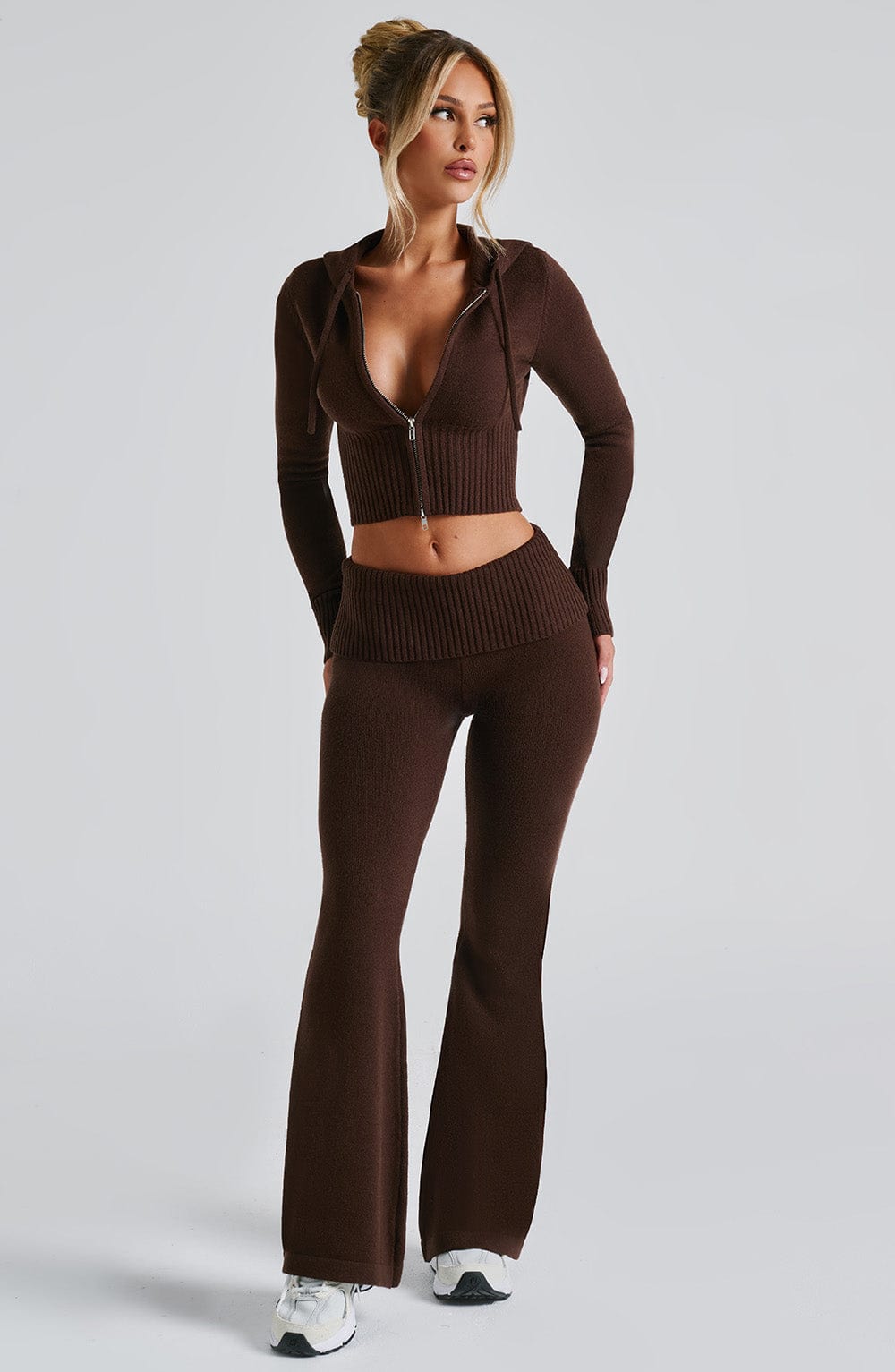 Conjunto De Punto Con Capucha Marrón Top Corto Elegante